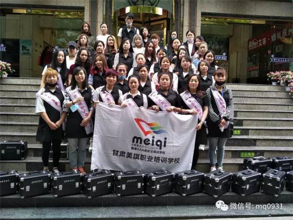 兰州化妆学校·甘肃美旗担任首届葫芦丝艺术节化妆造型工作！