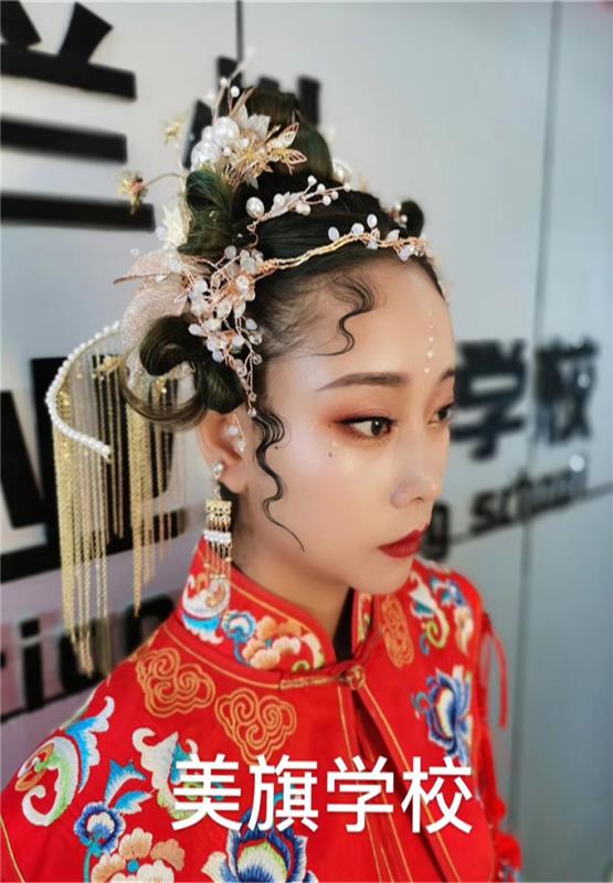 美旗学校—新娘秀禾妆容造型