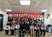 疫情假期美发班同学们依然还在上课中