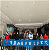 美发学生外出剪发活动