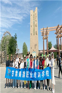 美旗学校老师外出拓展训练